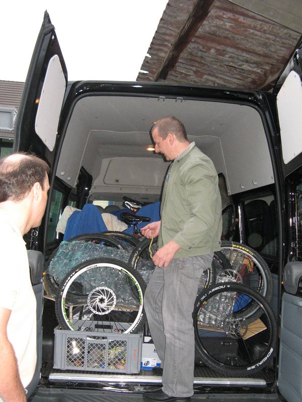 002 Didi beim Verladen.JPG